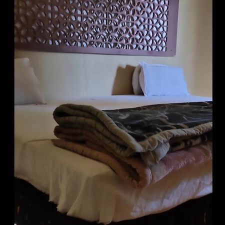 Hotel Malhotra Palace Уджайн Екстериор снимка